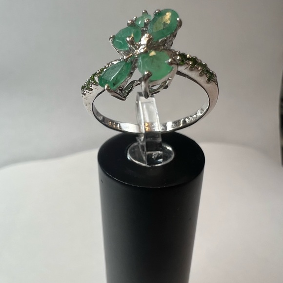 New Real Emerald SS Ring - Picture 3 of 4